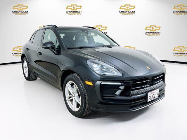 2024 PORSCHE Macan