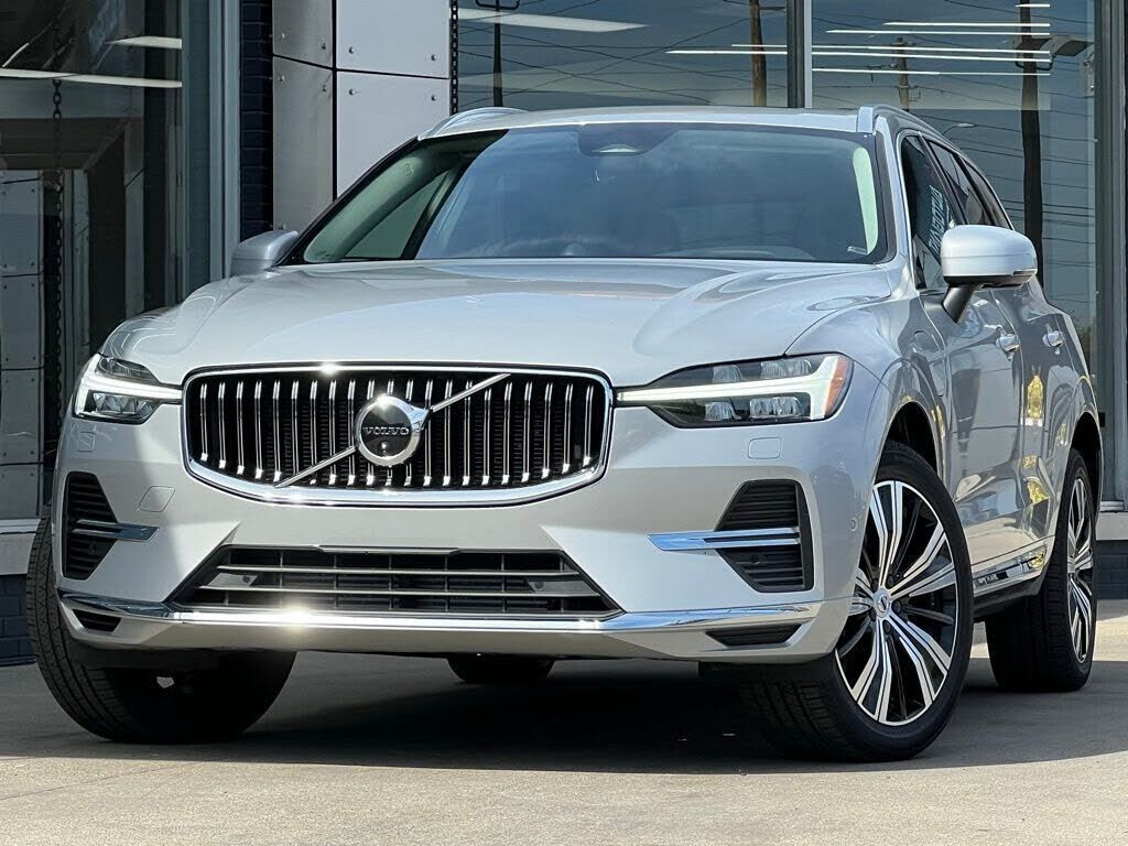 2022 VOLVO XC60