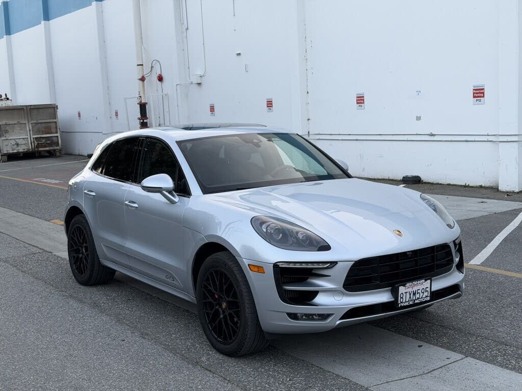 2017 PORSCHE Macan