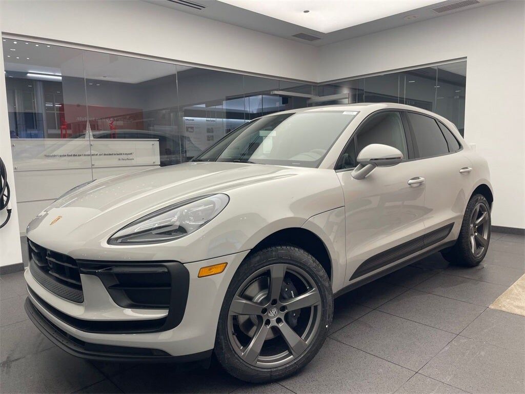 2026 PORSCHE Macan