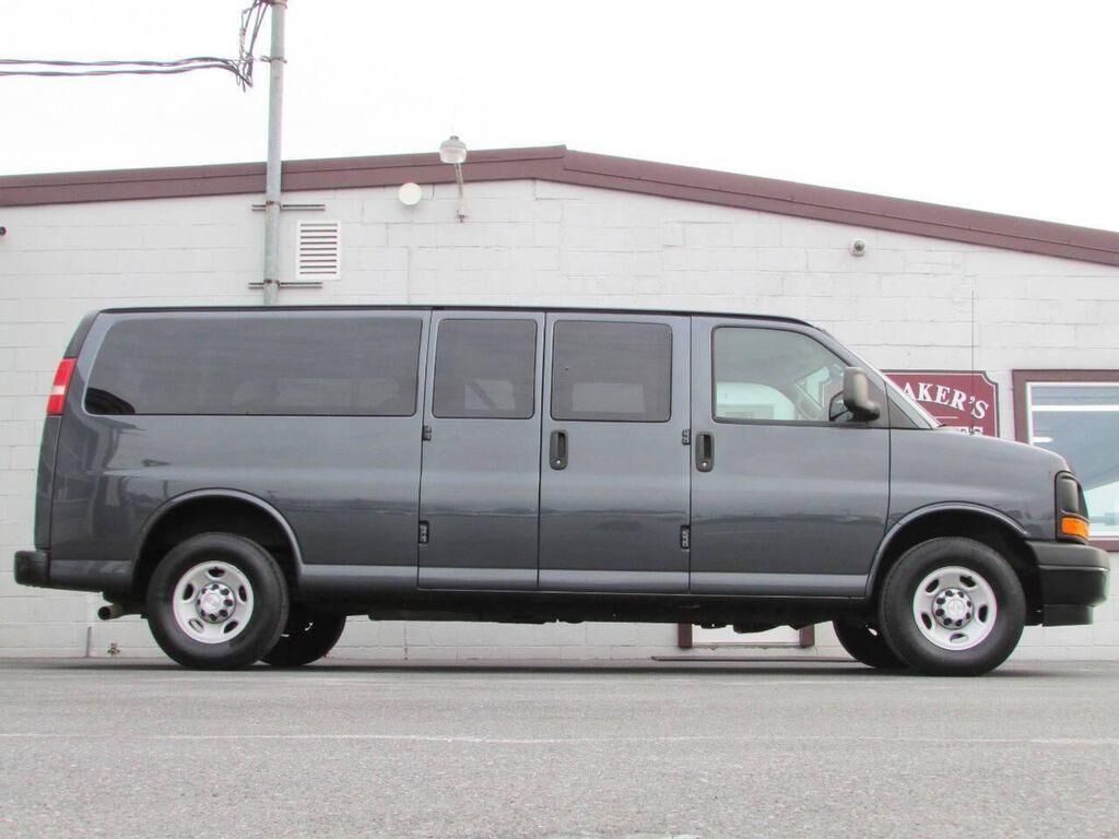 2017 CHEVROLET Express
