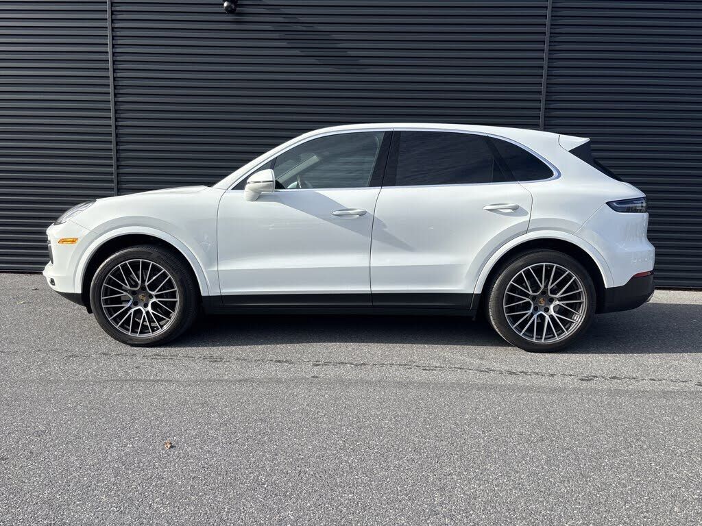 2022 PORSCHE Cayenne