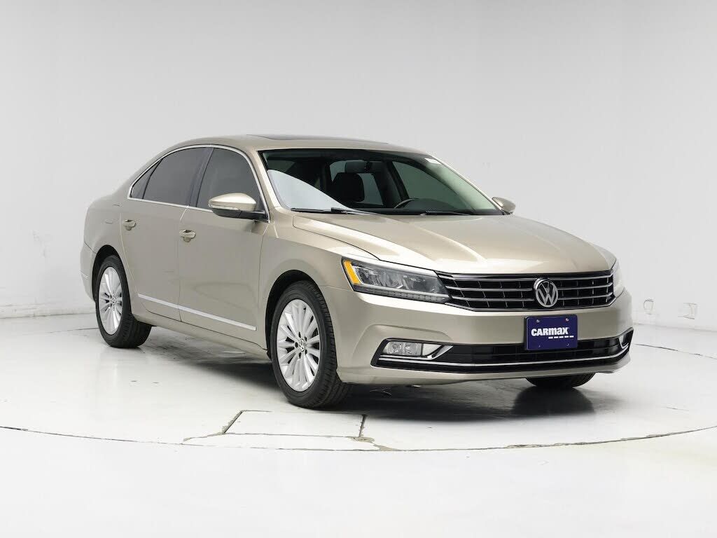 2016 VOLKSWAGEN Passat