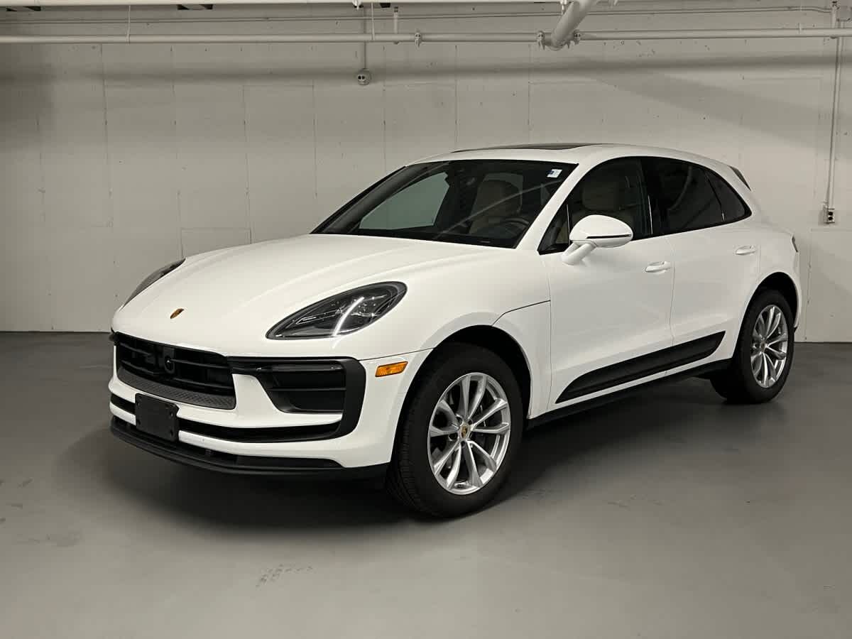 2025 PORSCHE Macan