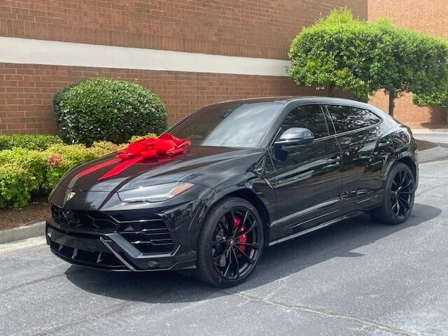 2022 LAMBORGHINI URUS