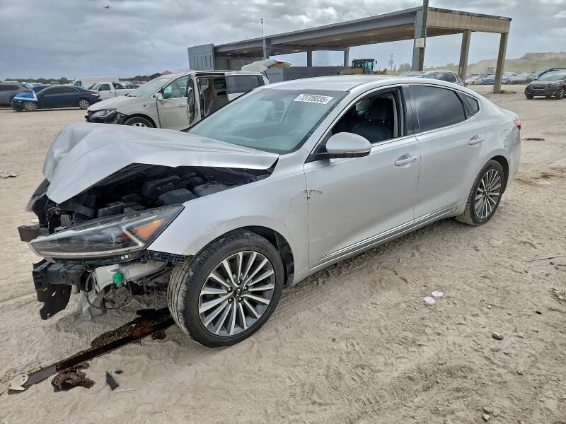 2017 KIA Cadenza