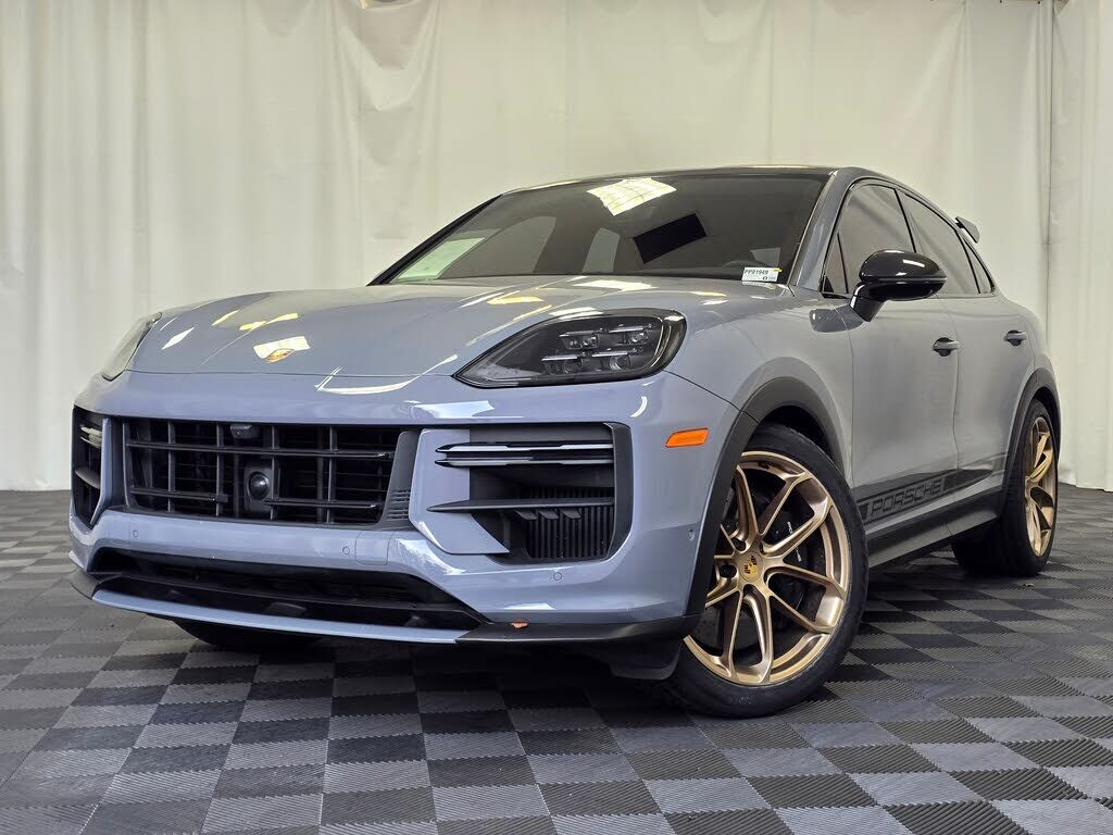 2024 PORSCHE Cayenne
