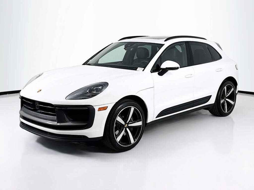 2025 PORSCHE Macan