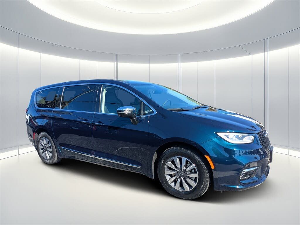 2023 CHRYSLER Pacifica