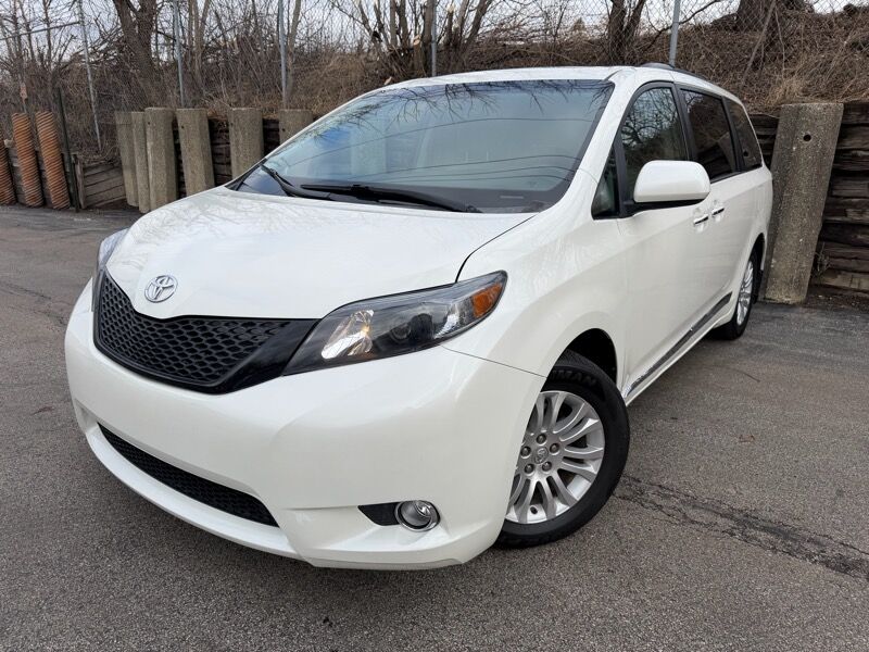 2017 TOYOTA Sienna