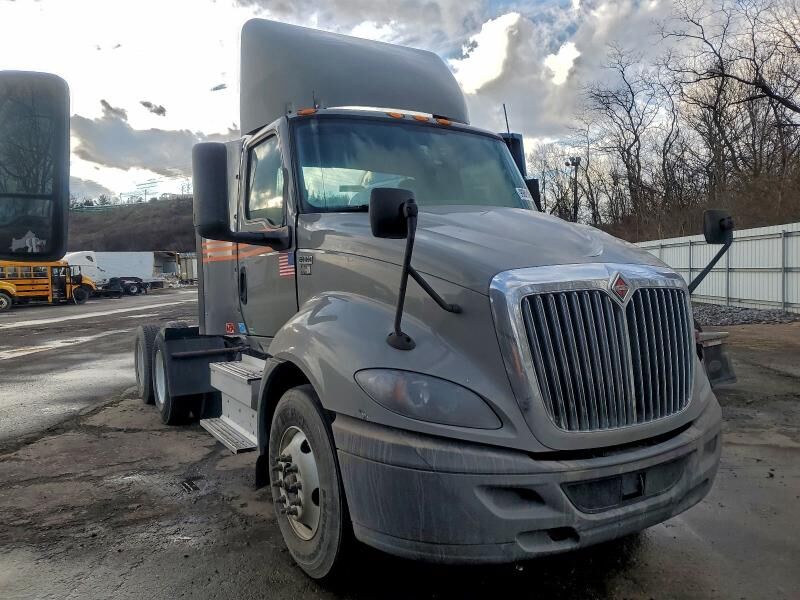 2018 INTERNATIONAL RH613