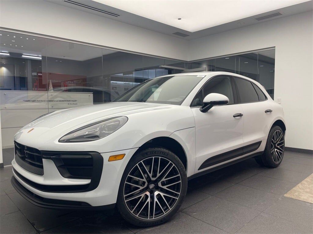 2026 PORSCHE Macan