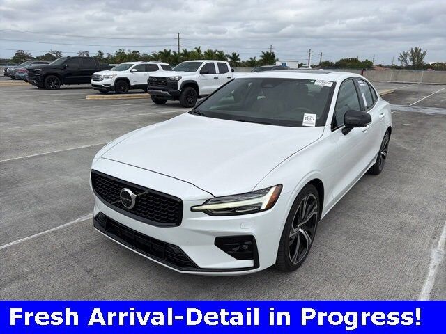 2024 VOLVO S60