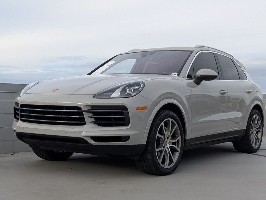 2022 PORSCHE Cayenne