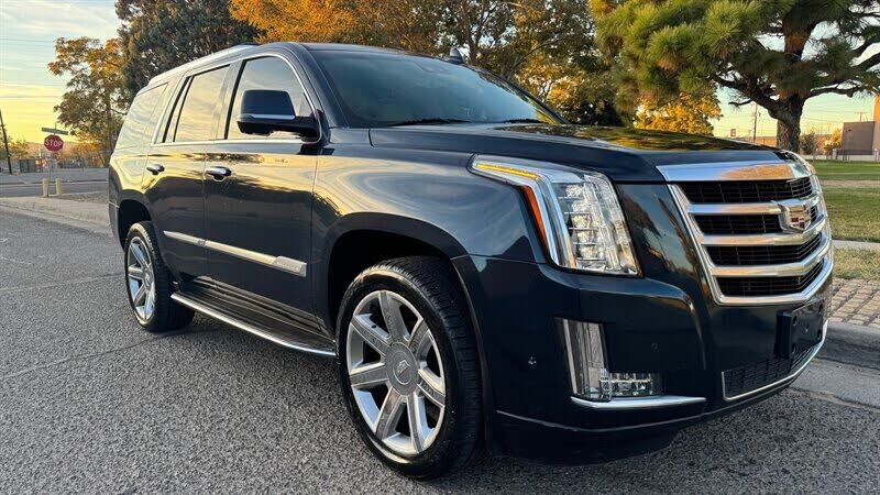 2017 CADILLAC Escalade