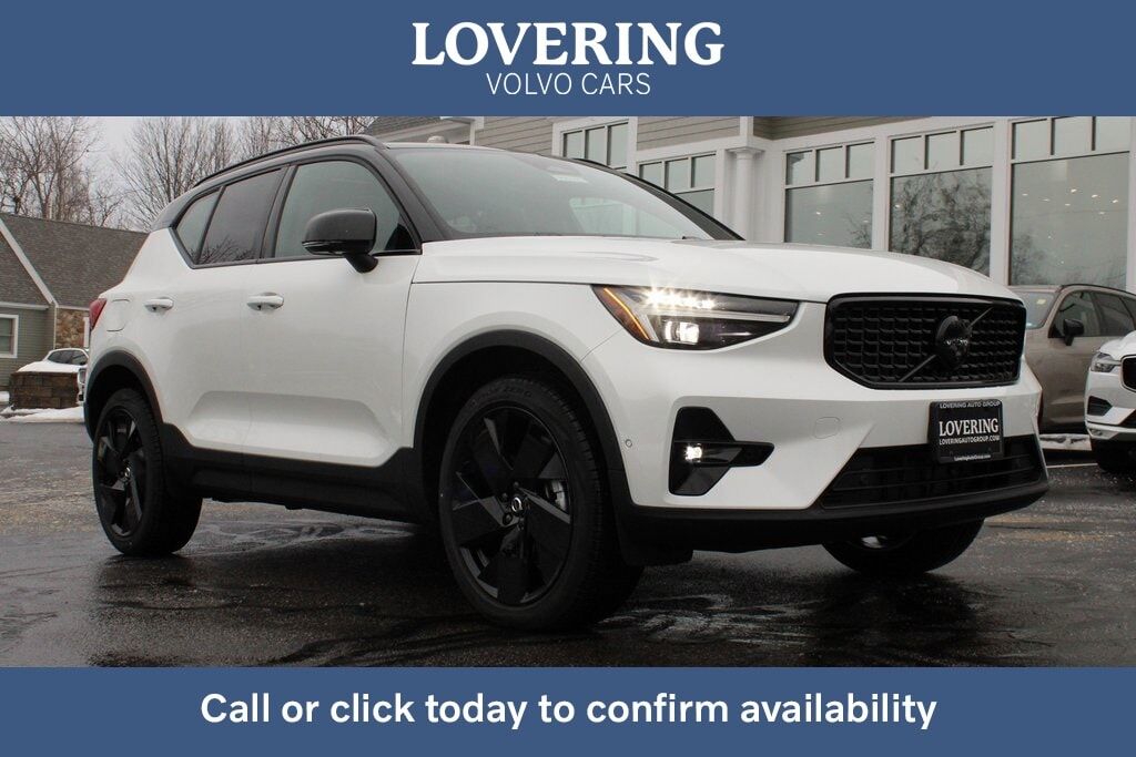 2026 VOLVO XC40