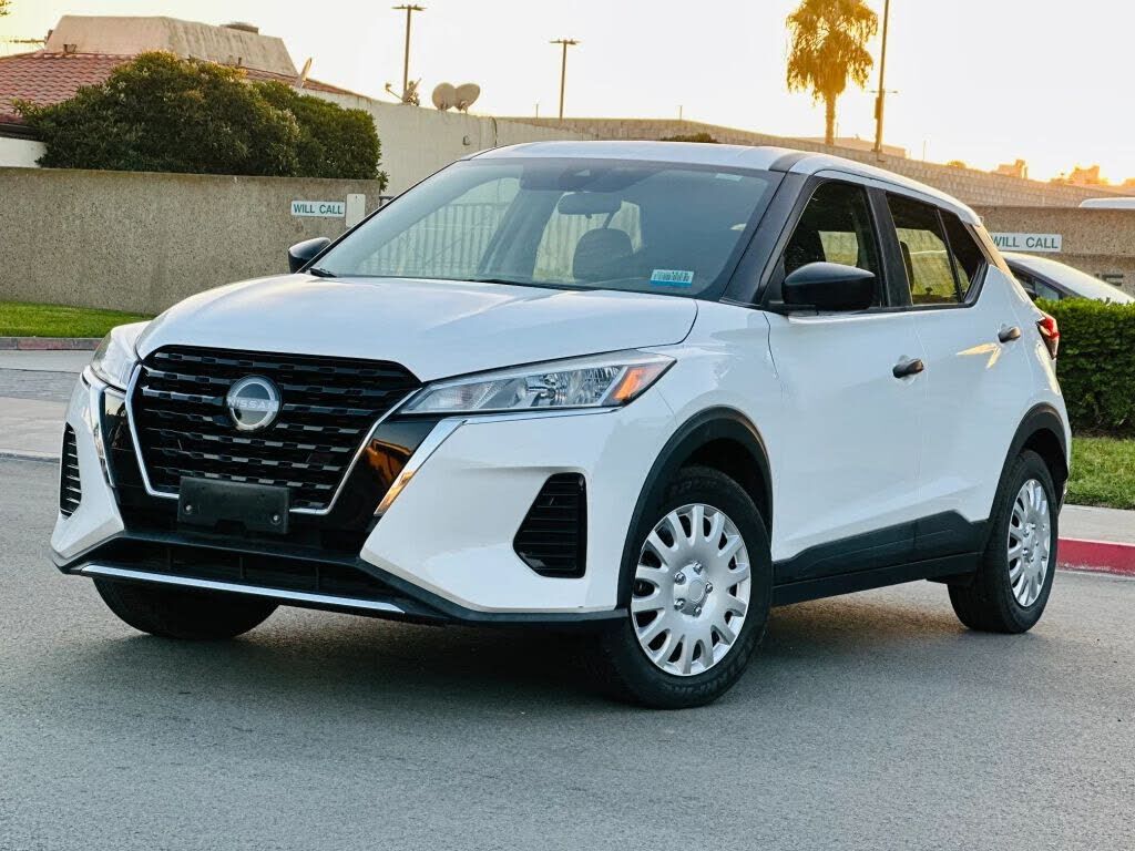 2023 NISSAN Kicks