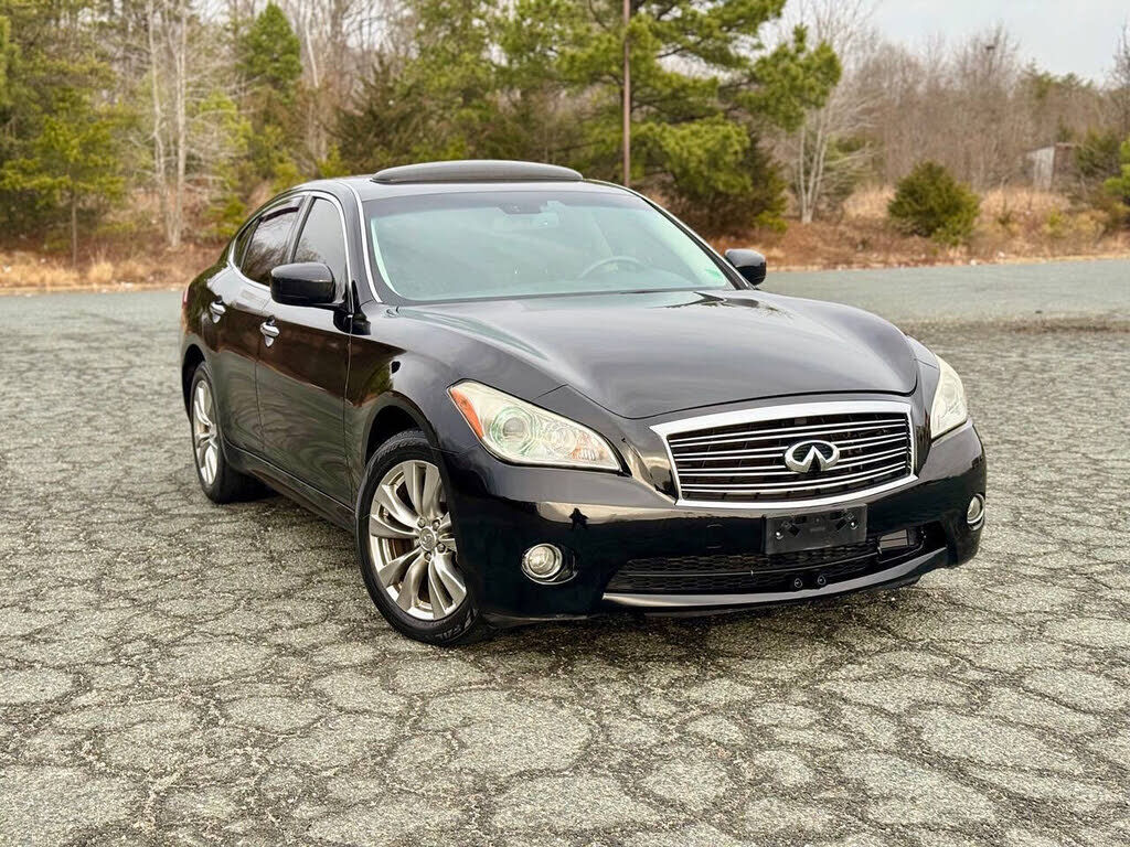 Infiniti M56