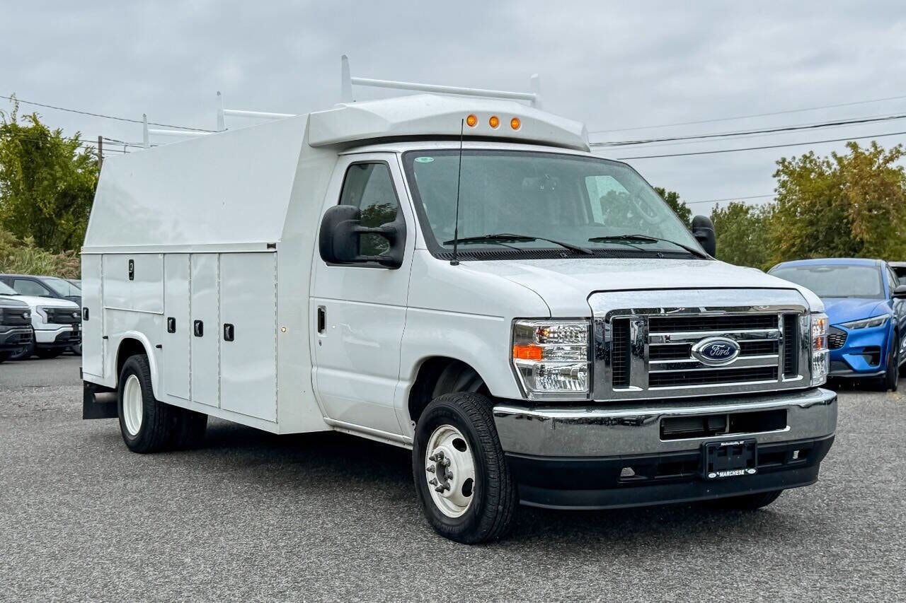2024 FORD E-350