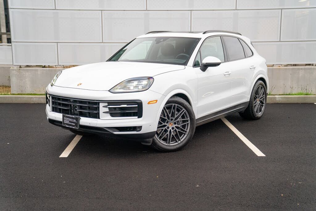 2025 PORSCHE Cayenne