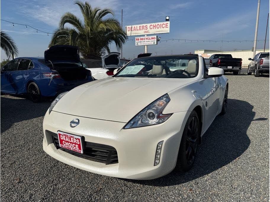 2017 NISSAN 370Z