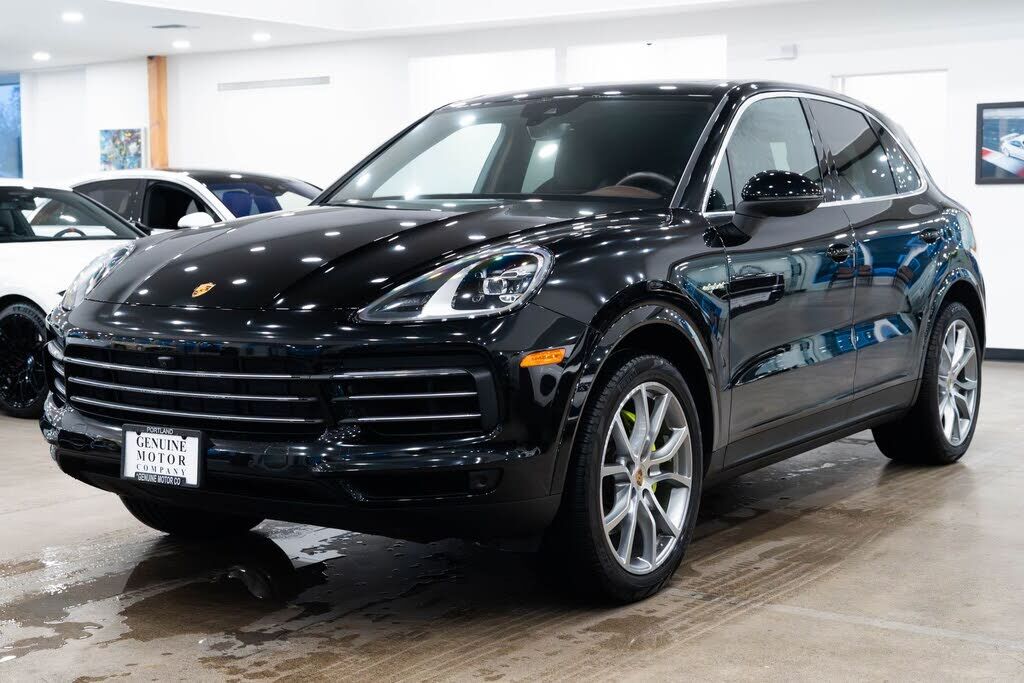 2023 PORSCHE Cayenne