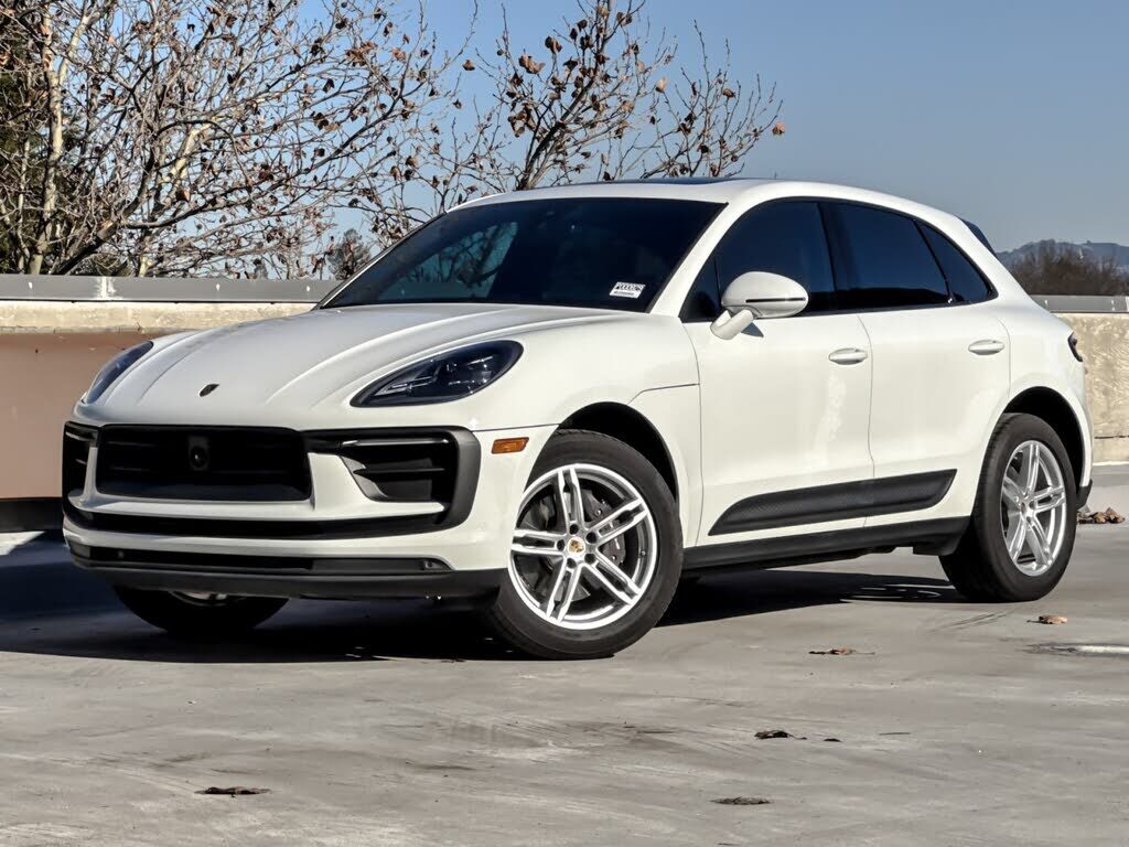 2024 PORSCHE Macan