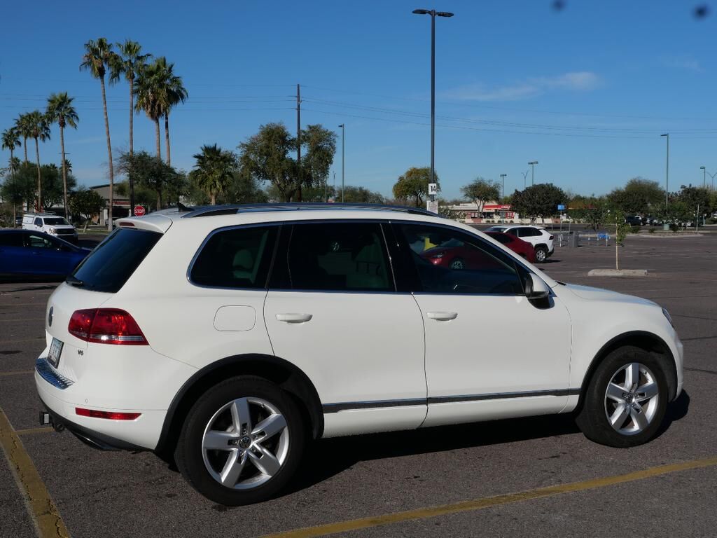 2012 VOLKSWAGEN Touareg