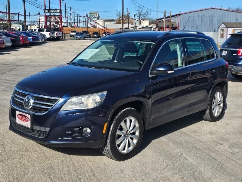 2011 VOLKSWAGEN Tiguan