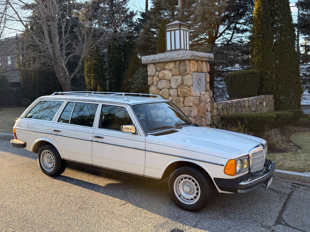 1985 MERCEDES-BENZ 300