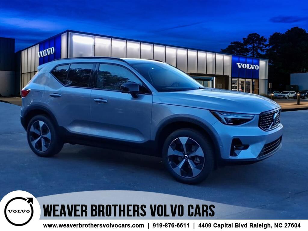 2026 VOLVO XC40