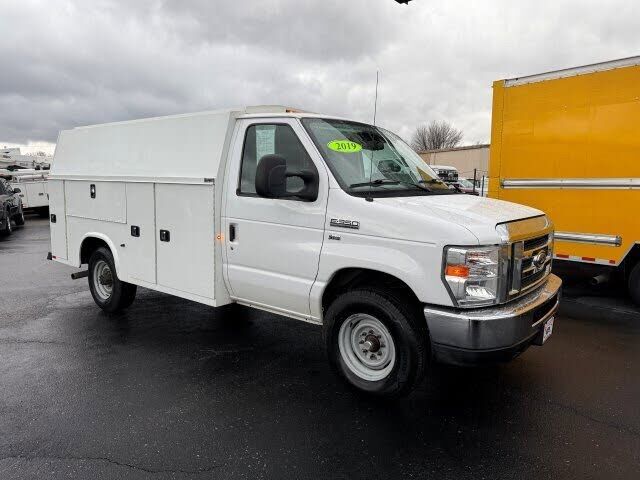 2019 FORD E-350
