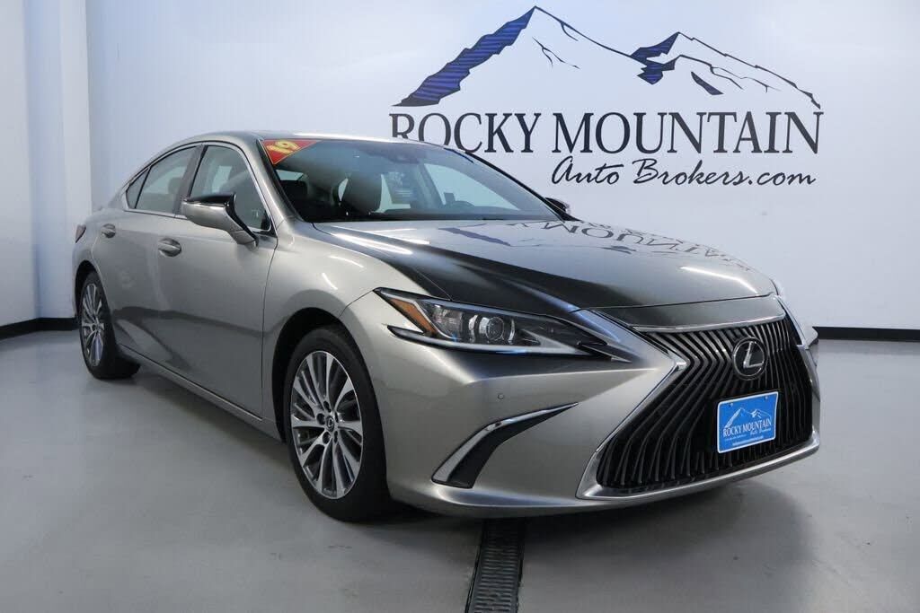 2019 LEXUS ES