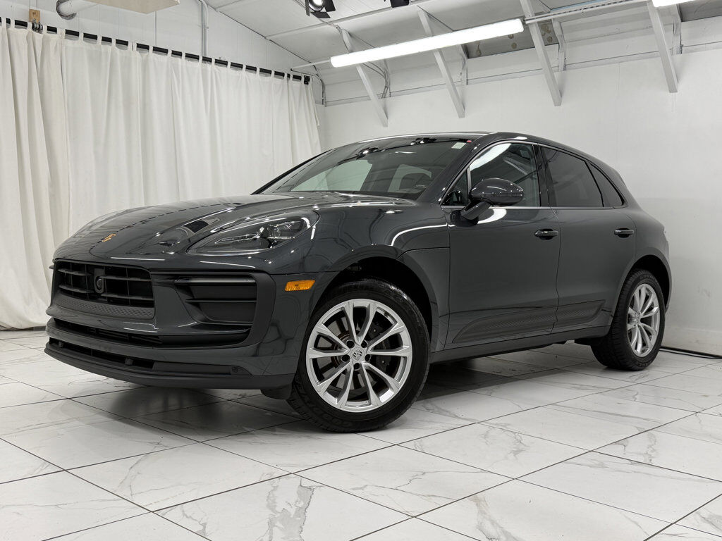 2025 PORSCHE Macan