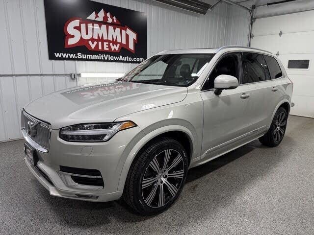 2022 VOLVO XC90