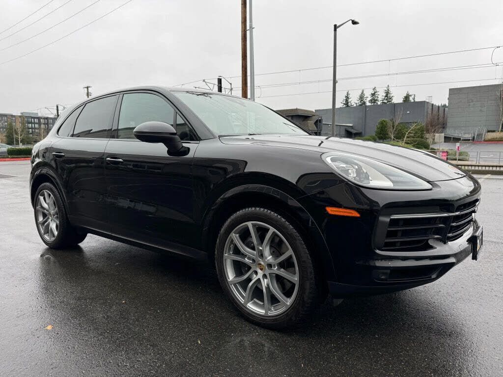 2023 PORSCHE Cayenne