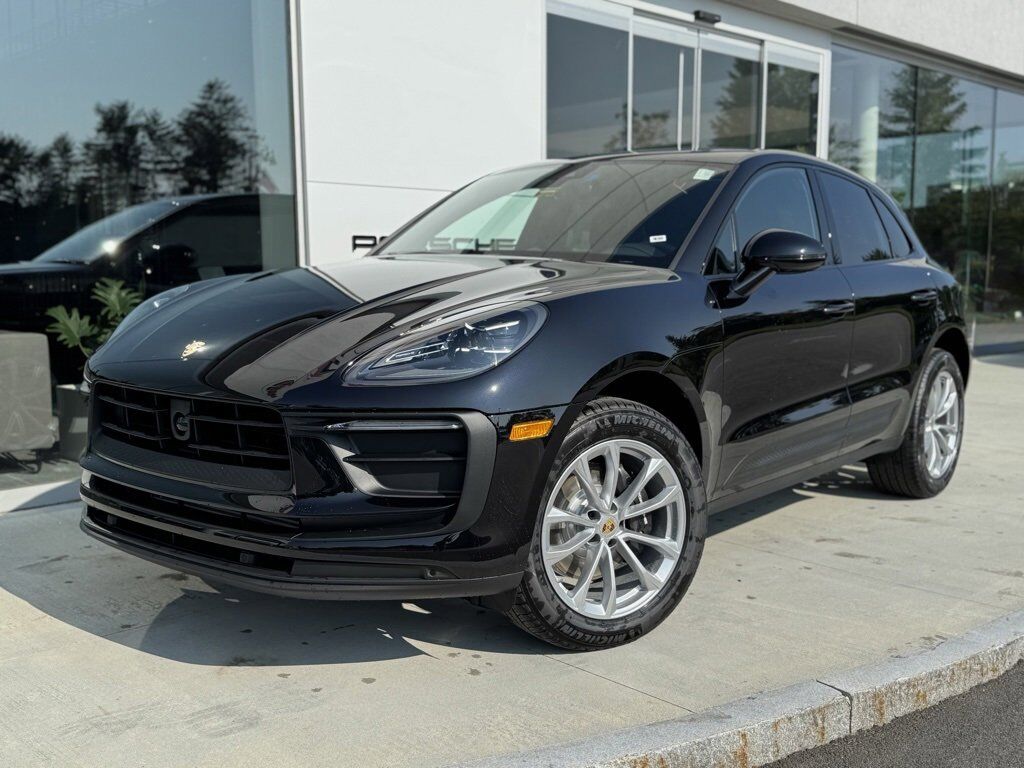 2025 PORSCHE Macan