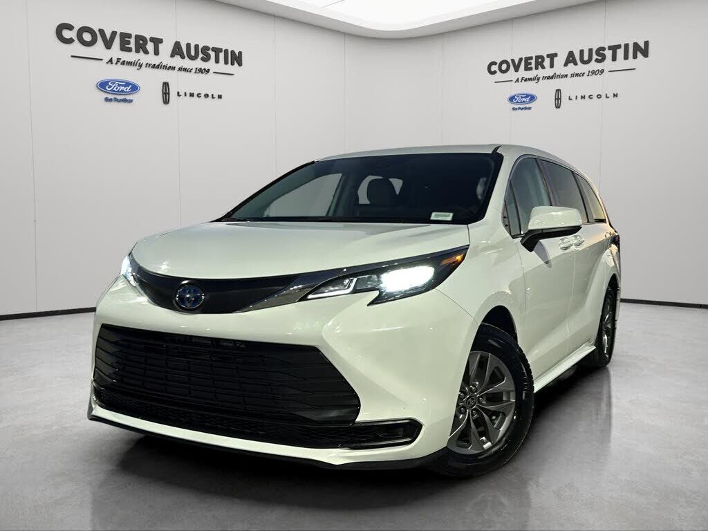 2024 TOYOTA Sienna
