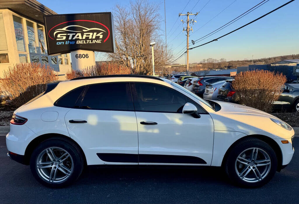 2018 PORSCHE Macan