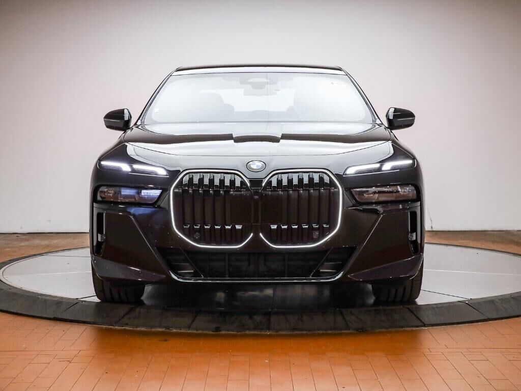 2026 BMW 740i