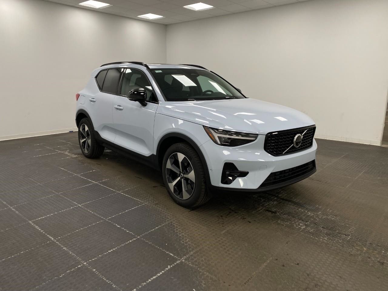 2026 VOLVO XC40