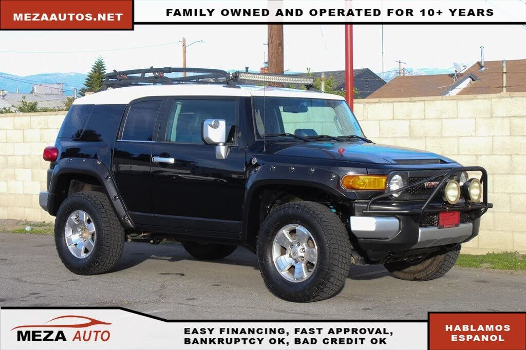 2011 TOYOTA FJ Cruiser