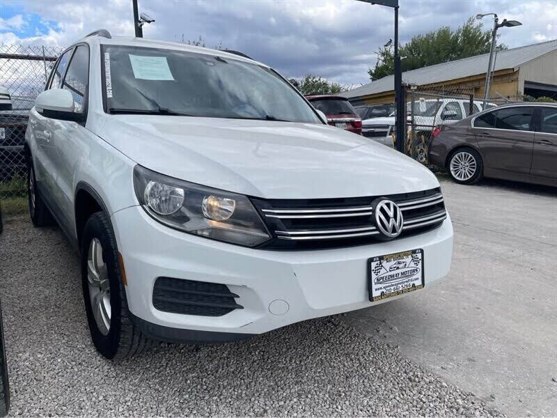2017 VOLKSWAGEN Tiguan