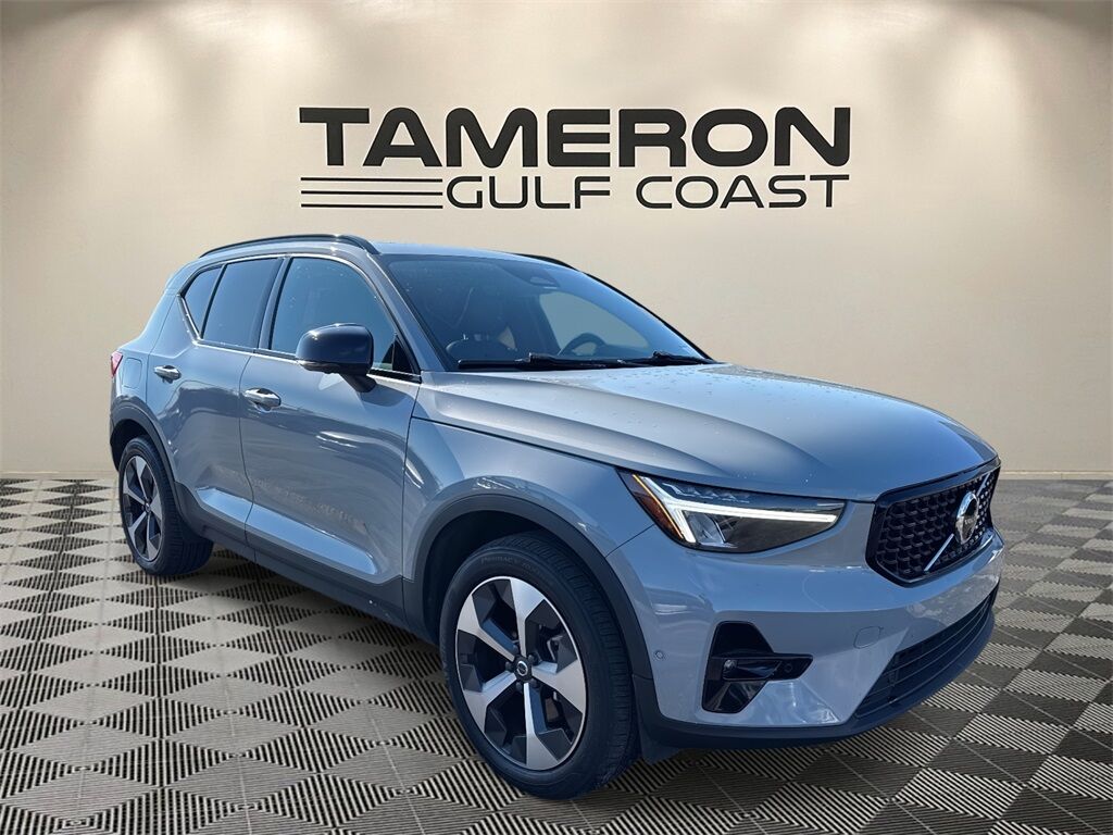 2024 VOLVO XC40