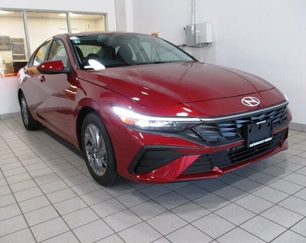 2024 HYUNDAI Elantra