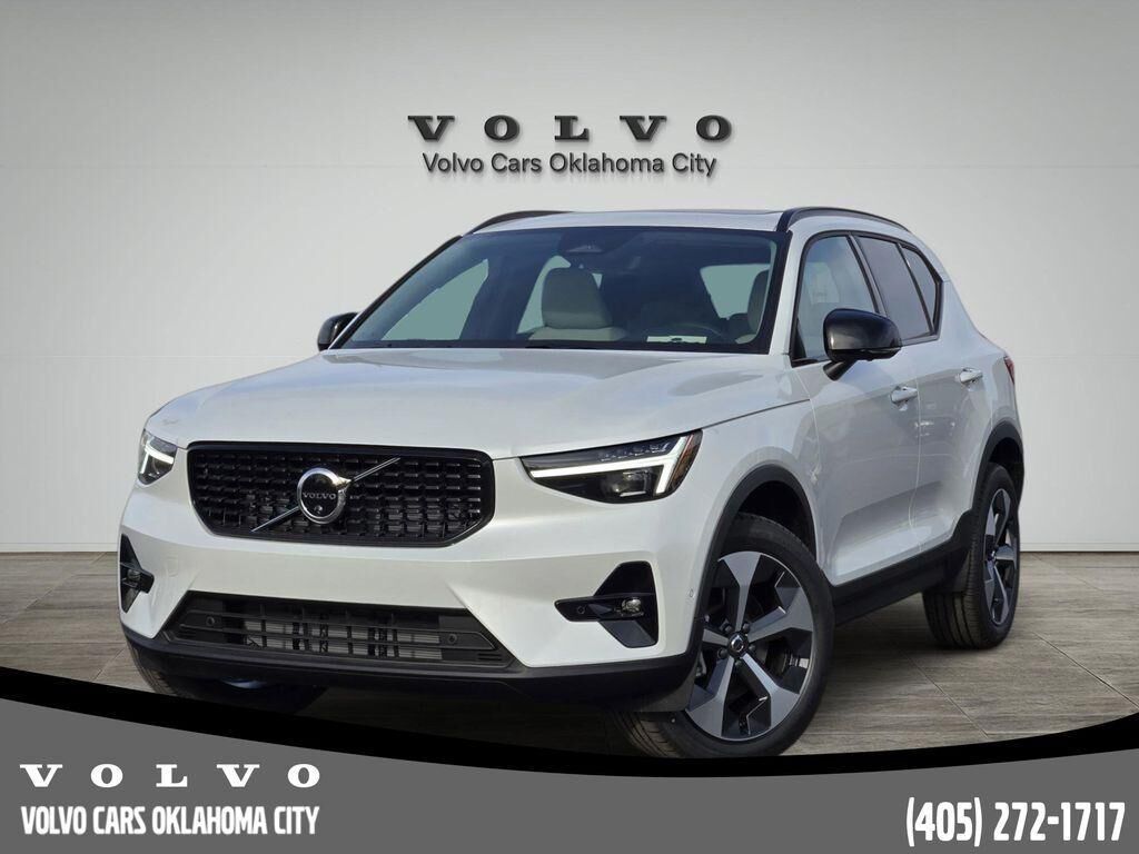 2026 VOLVO XC40
