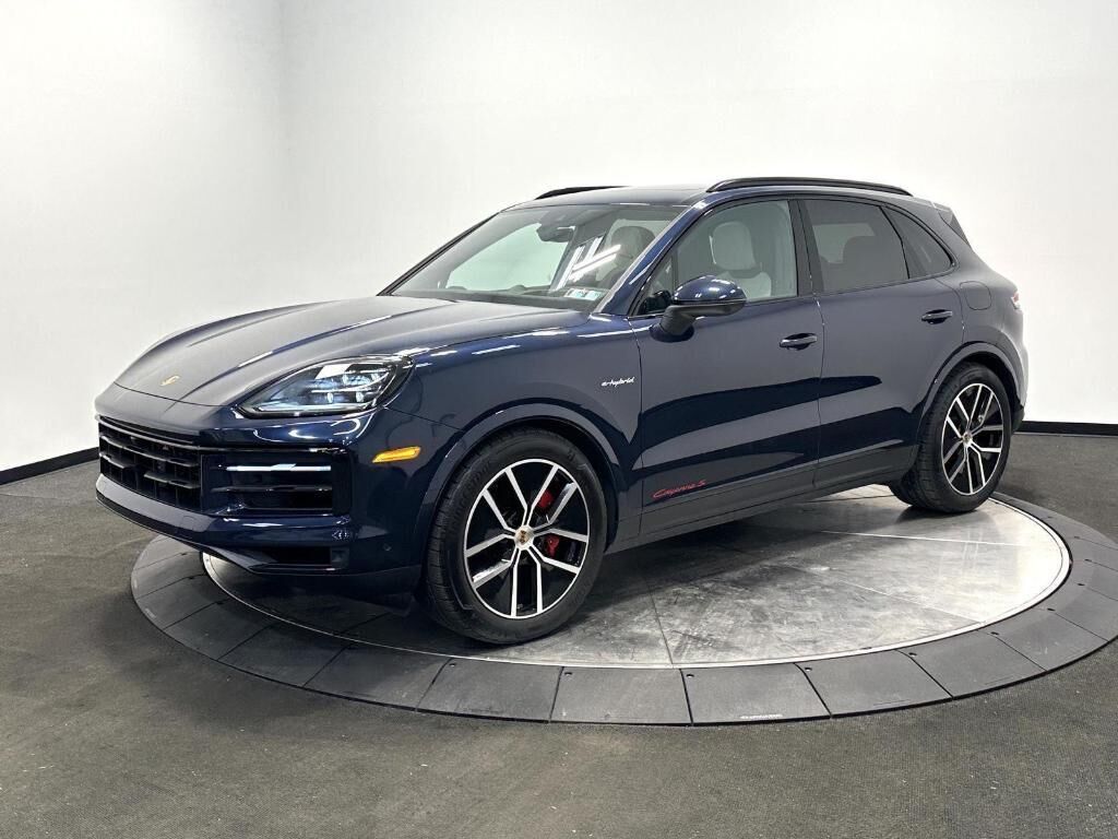 2025 PORSCHE Cayenne