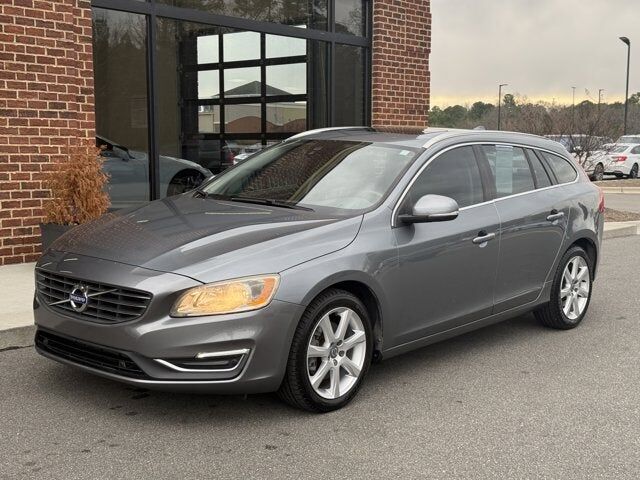 2017 VOLVO V60