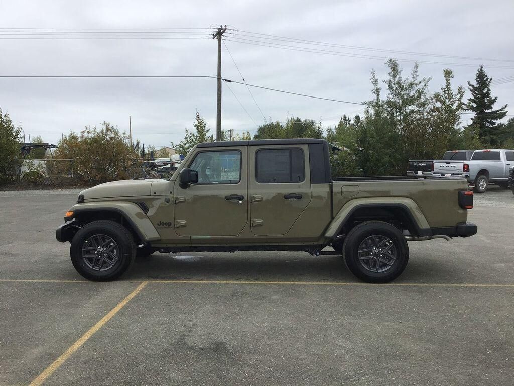 2025 JEEP Gladiator