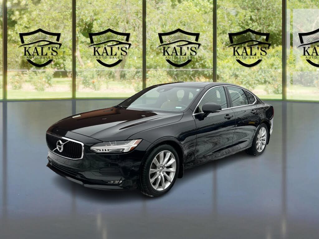 2017 VOLVO S90